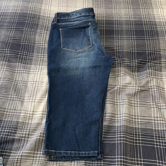 Guess Jean capris - Picture 2 of 5